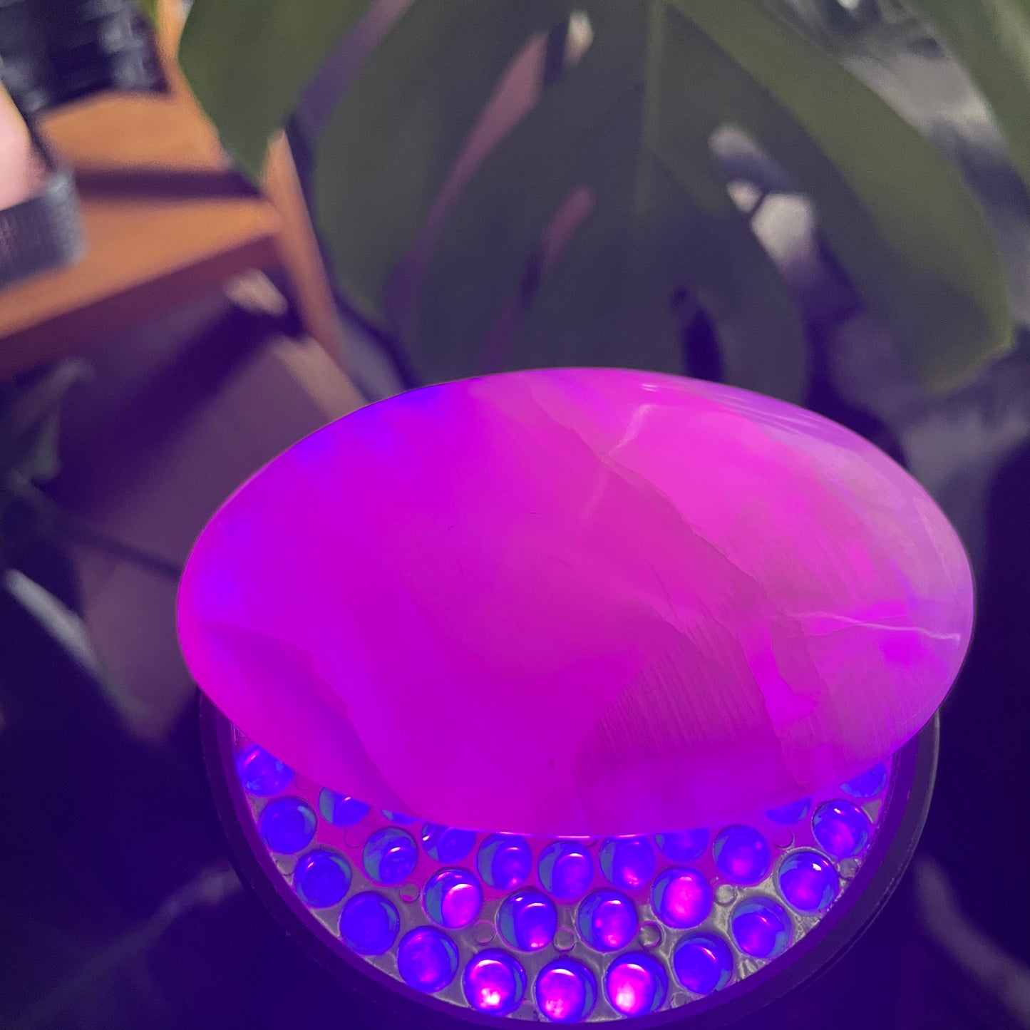 Mangano Calcite Palm Stones (UV Reactive)